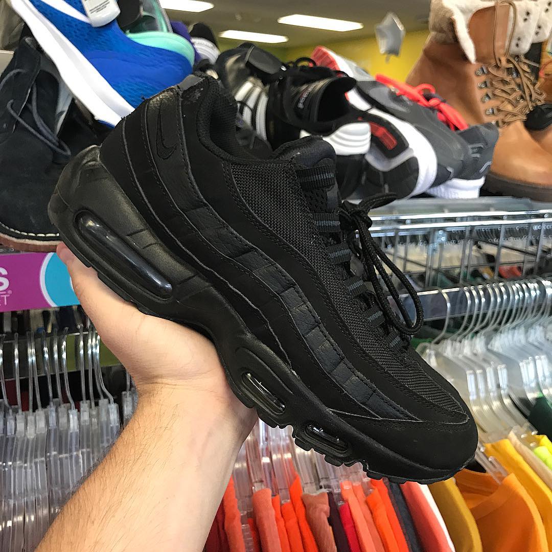 Blacked out Air Max 95's🤙🏼